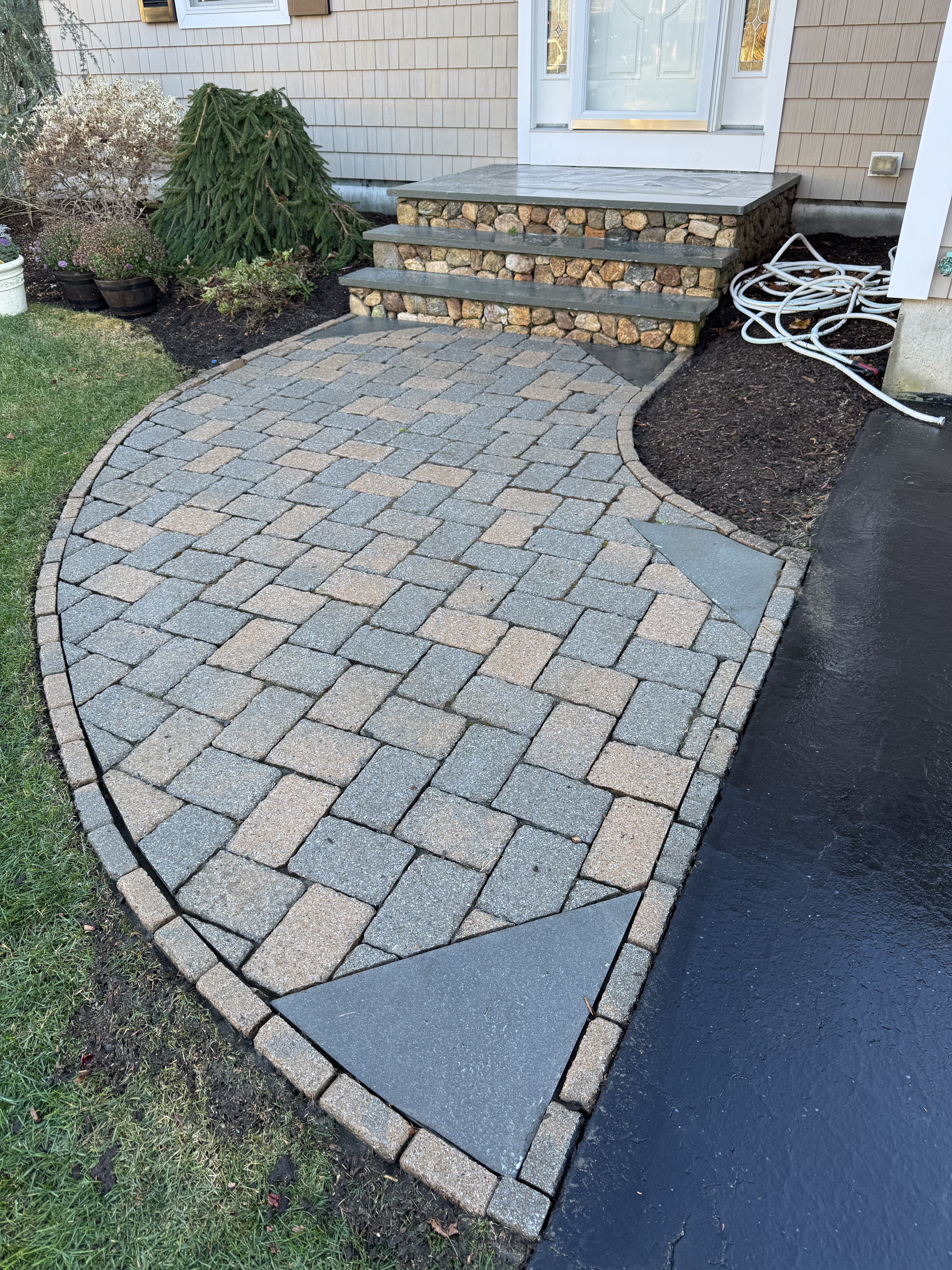 Professionally cleaned paver walkway in Rhode Island